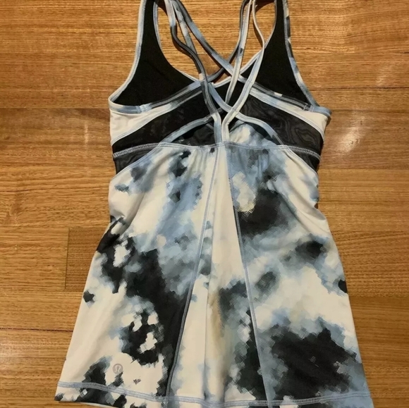 Lululemon Athletica CAN 4 AU 8 Black White  Cross Racerback Workout Training Top - Picture 2 of 3
